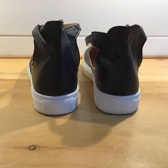 PRETTY vegan black leather shoes - Picture 5 of 8